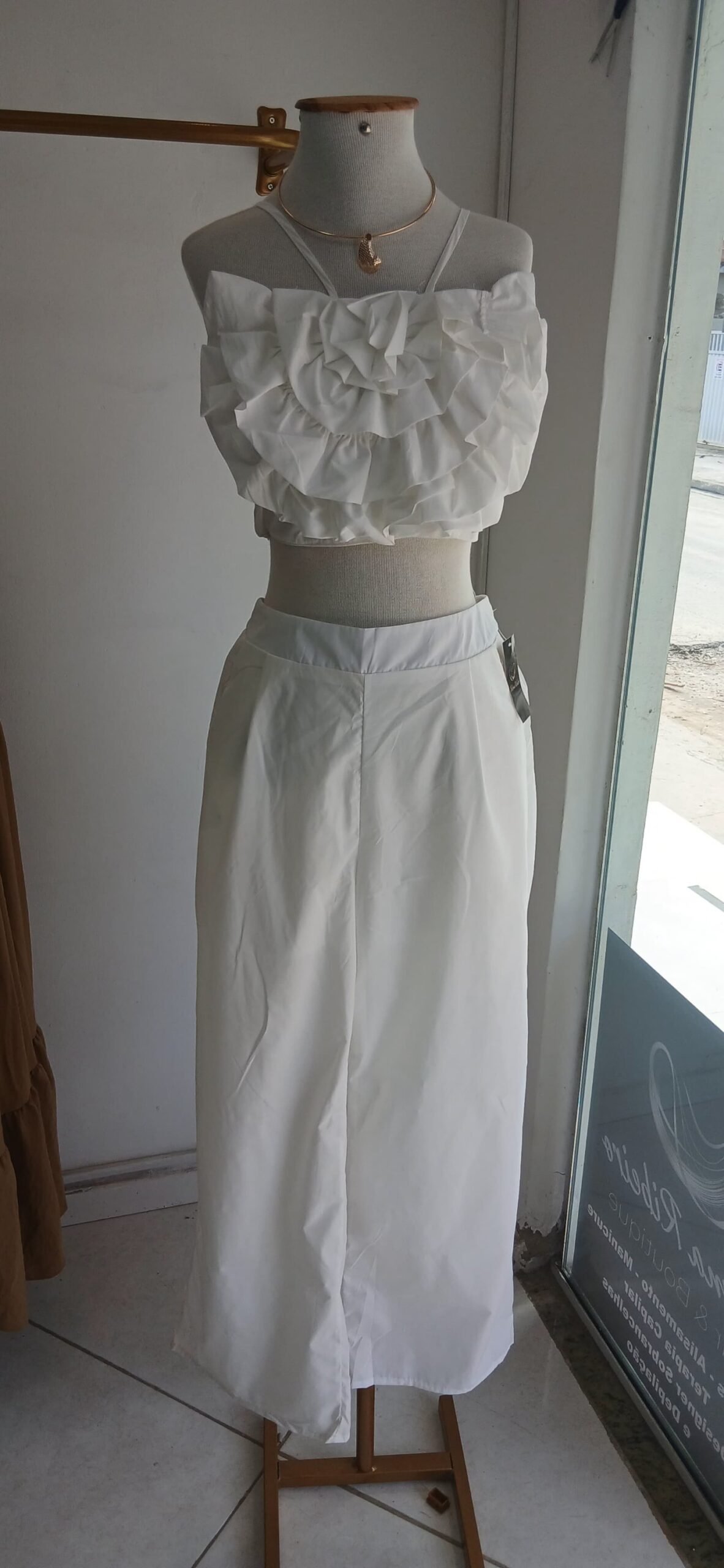 Conjunto White